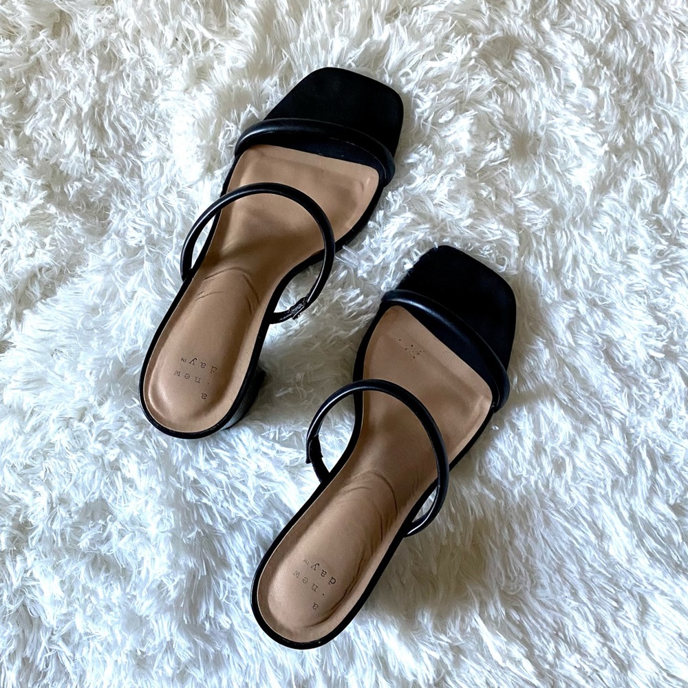 Black Heeled Sandals 🖤